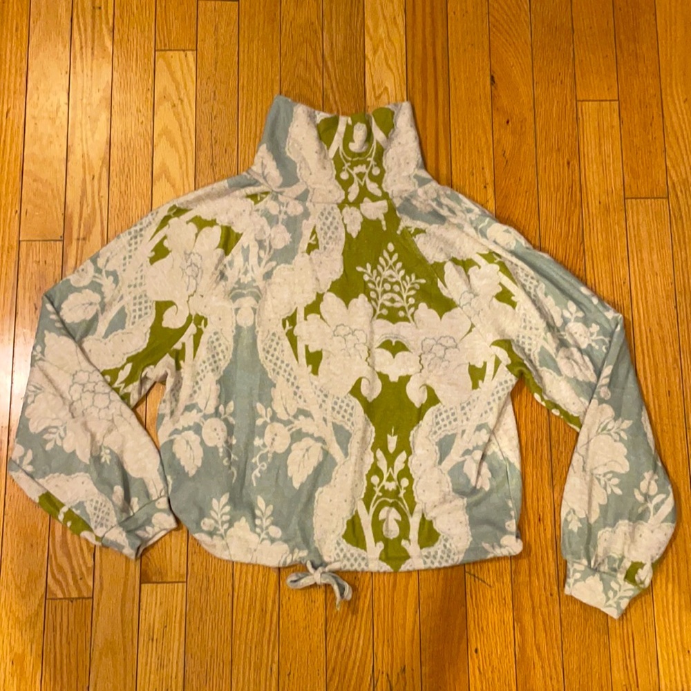 Anthropologie knot top size XS. Never worn- condition is like new.